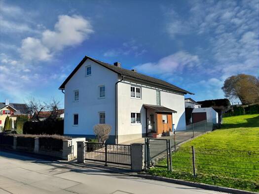 Einfamilienhaus zum Kauf 320.000 € 8 Zimmer 153 m² 570 m² Grundstück frei ab sofort Irlbach 94342