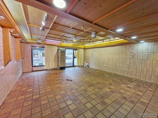 Laden zur Miete 950 € 100 m² Verkaufsfläche Roßtal 90574