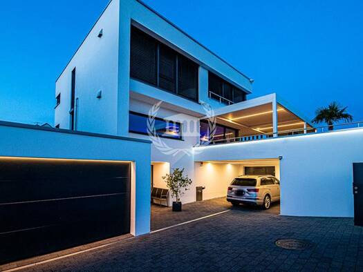 Villa zum Kauf 1.290.000 € 7 Zimmer 242 m² 701 m² Grundstück Burglengenfeld Burglengenfeld 93133
