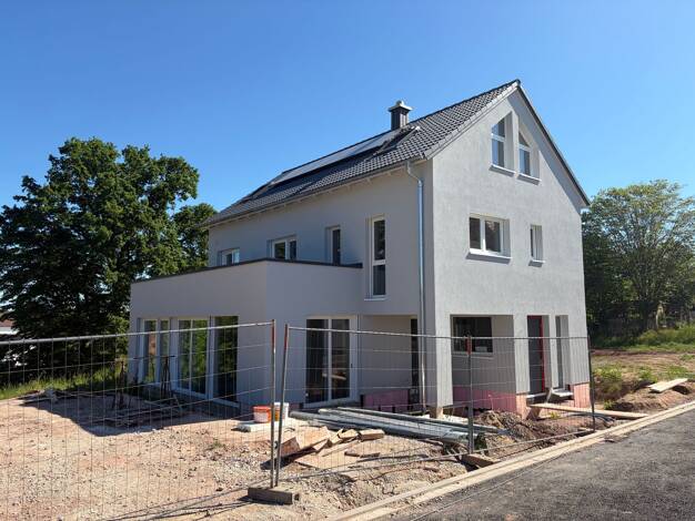 Einfamilienhaus zum Kauf provisionsfrei 1.250.000 € 7 Zimmer 241 m² 1.132 m² Grundstück Steinbacher Straße 15 Steinbach Herzogenaurach 91074