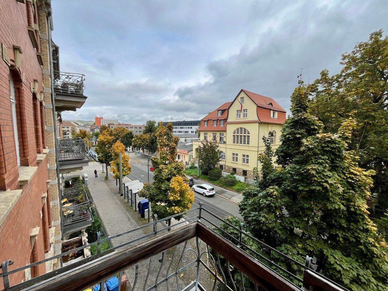 Neu renovierte 4-Zimmer Wohnung mit Balkon im Damenviertel - bezugsfrei!