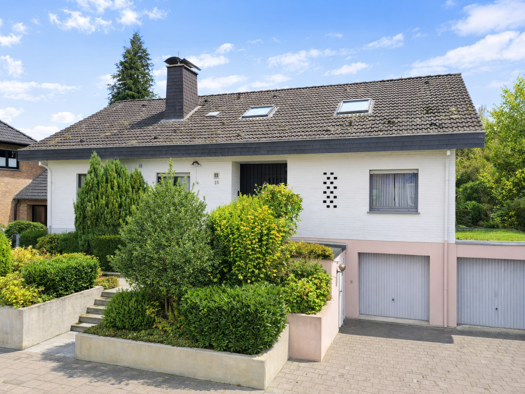 Einfamilienhaus zum Kauf 299.000 € 6 Zimmer 262,2 m² 677 m² Grundstück frei ab sofort Steinheim 32839