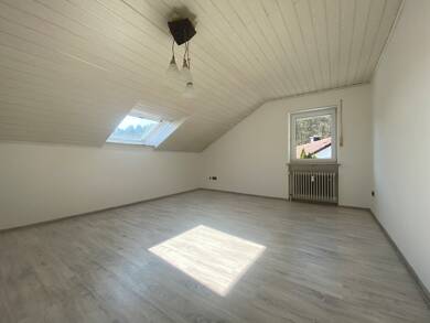 Wohnung zur Miete 490 € 3 Zimmer 75 m² Dachgeschoss, 2. Geschoss Fichtenbühl Weiden 92637