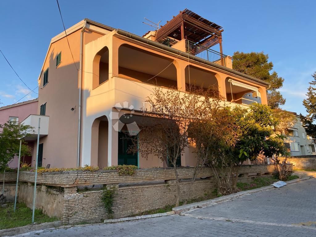 Haus zum Kauf 550.000 € 10 Zimmer 358 m²<br/>Wohnfläche 694 m²<br/>Grundstück Biograd na Moru center 23210