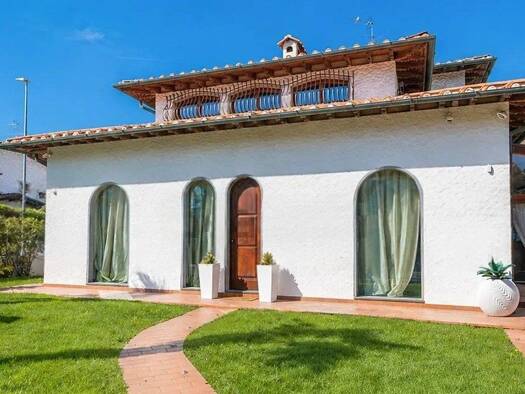 Haus zum Kauf 1.450.000 € 245 m² 300 m² Grundstück Viareggio 55049