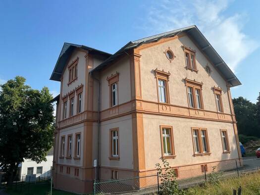 Wohnung zur Miete 705 € 4 Zimmer 117,5 m² 2 Geschosse frei ab 01.10.2026 Marbacher Straße 1 Grünhainichen Grünhainichen 09579