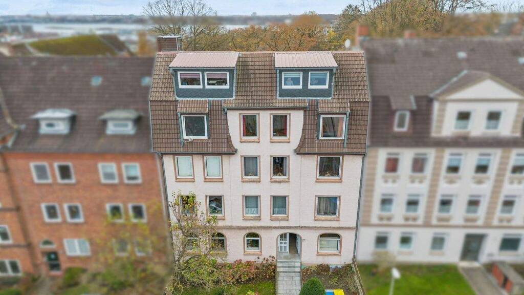 Mehrfamilienhaus zum Kauf als Kapitalanlage geeignet 850.000 € 15 Zimmer 428 m² 342,1 m² Grundstück Neumühlen-Dietrichsdorf Kiel 24149