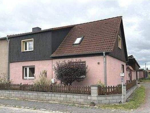 Einfamilienhaus zum Kauf 150.000 € 5 Zimmer 130 m² 610 m² Grundstück frei ab sofort Stedten Seegebiet Mansfelder Land 06317