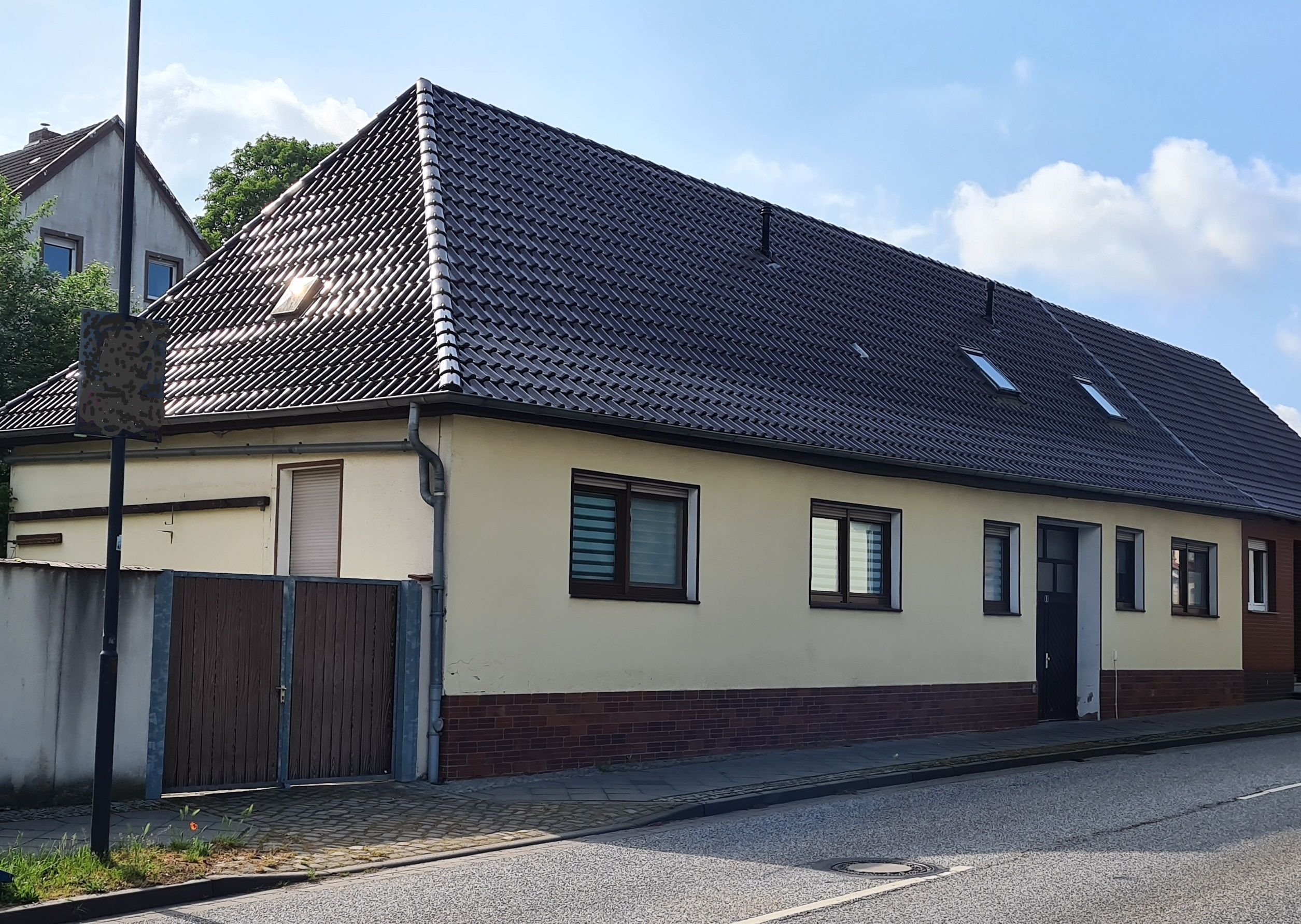 Mehrfamilienhaus zum Kauf 199.500 € 7 Zimmer 207 m²<br/>Wohnfläche 393 m²<br/>Grundstück ab sofort<br/>Verfügbarkeit Burgstraße 1 Klötze Klötze 38486