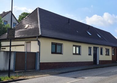 Mehrfamilienhaus zum Kauf 199.500 € 7 Zimmer 207 m² 393 m² Grundstück frei ab sofort Burgstraße 1 Klötze Klötze 38486