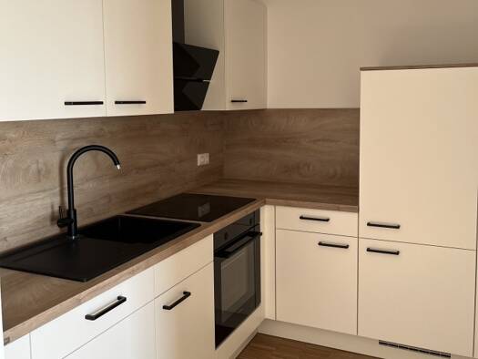 Wohnung zur Miete 498 € 2 Zimmer 42,2 m² Arnsdorf Arnsdorf 01477