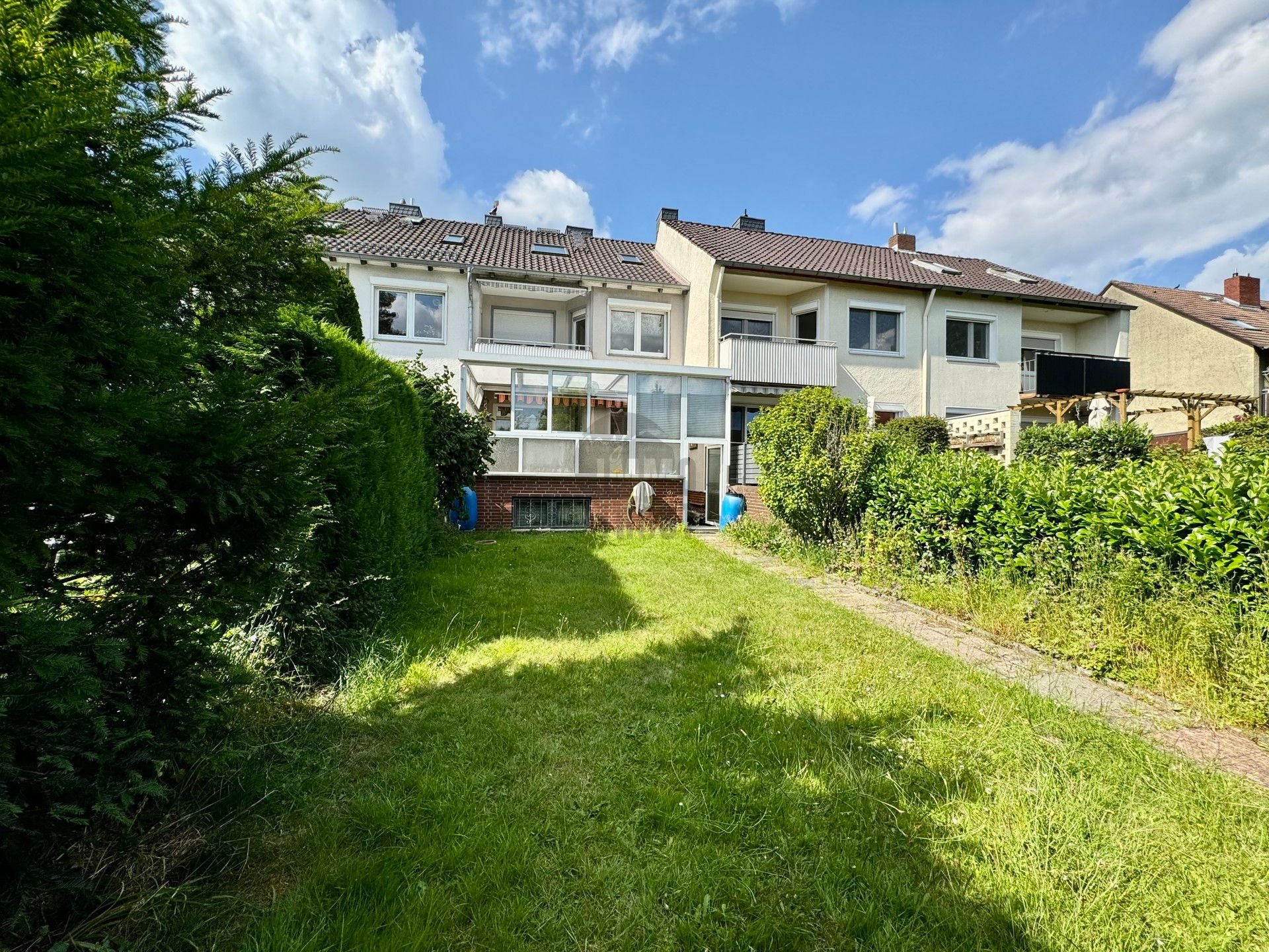 Reihenmittelhaus zum Kauf 229.000 € 6 Zimmer 123 m²<br/>Wohnfläche 199 m²<br/>Grundstück Neustadt - Südwest Neustadt 31535