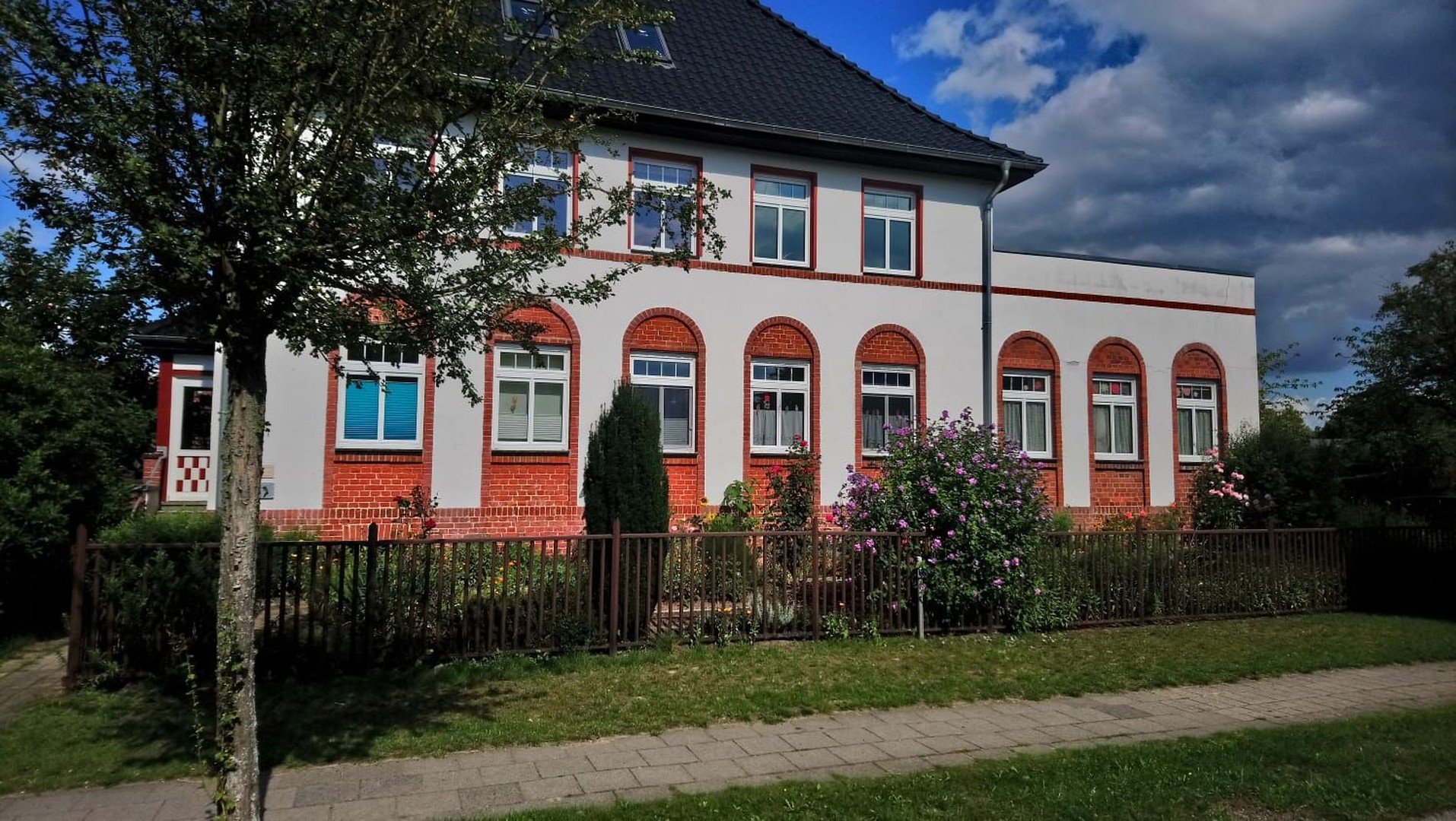 Mehrfamilienhaus zum Kauf provisionsfrei 450.000 € 9 Zimmer 205 m²<br/>Wohnfläche 926 m²<br/>Grundstück Bützow Bützow 18246