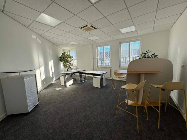 Bürofläche zur Miete provisionsfrei 890 € 53 m² Bürofläche Carl-Zeiss-Ring Ismaning 85737