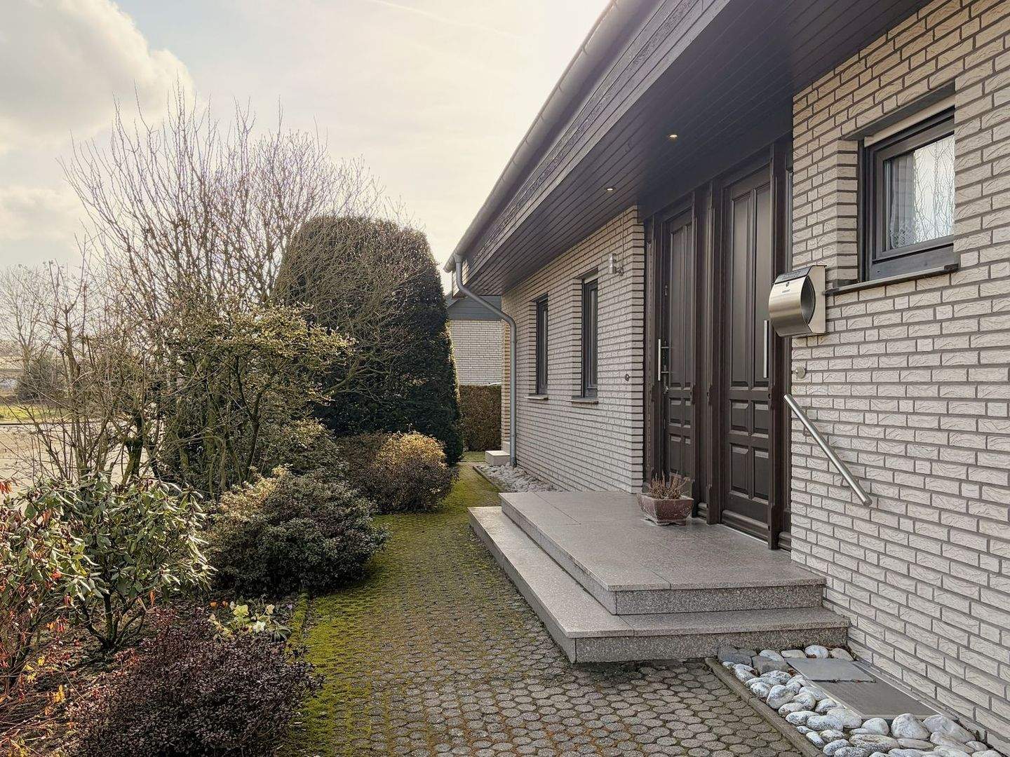 Immobilie in Neuenkirchen-Vörden - Provisionsfrei für den Käufer: Modernisiertes Zweifamilienhaus - ruhig gelegen in Neuenkirchen - Bild 1