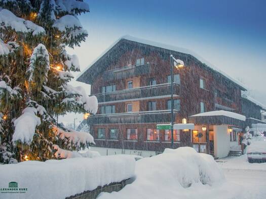 Hotel zum Kauf 2.280.000 € 12 Zimmer 529 m² Grundstück Mellau 6881
