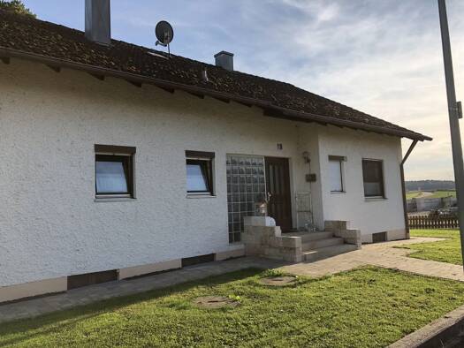 Einfamilienhaus zur Miete 1.475 € 6 Zimmer 180 m² 899 m² Grundstück frei ab 01.10.2026 Wolfsbuch Beilngries 92339