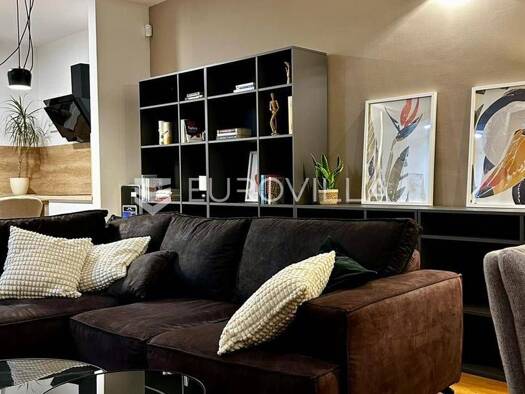 Einfamilienhaus zur Miete - Erstbezug 3.700 € 3 Zimmer 128,6 m² Jadranska avenija Zagreb 10000