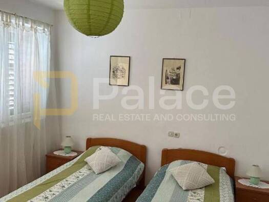 Haus zur Miete 250 € 6 Zimmer 180 m² Šibenik