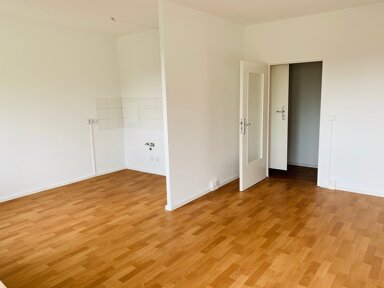 Wohnung zur Miete 242 € 1 Zimmer 35,1 m² 5. Geschoss Heilbronner Str. 7 Grünau - Mitte Leipzig 04209