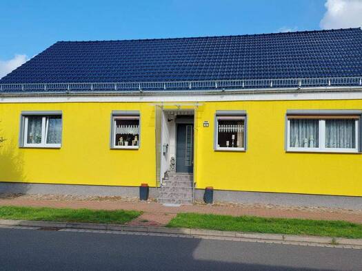 Haus zum Kauf 159.000 € 5 Zimmer 915 m² Grundstück frei ab 01.02.2026 Stavenstraße 8 Sandau (Elbe) 39524