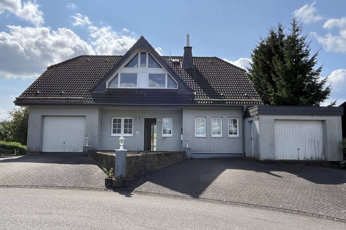 Mehrfamilienhaus zum Kauf 325.000 € 6 Zimmer 273 m²<br/>Wohnfläche 775 m²<br/>Grundstück Roth bei Prüm Roth bei Prüm 54597