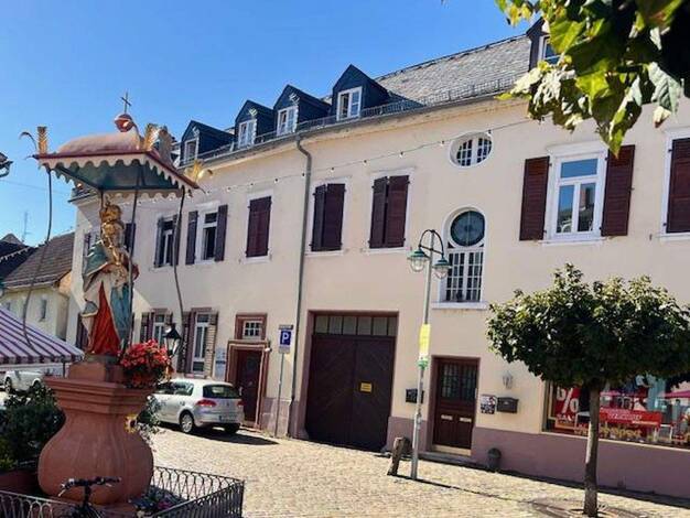 Wohnung zur Miete 1.600 € 5 Zimmer 142 m² 2. Geschoss Rathausstraße 1 Hochheim Hochheim am Main 65239