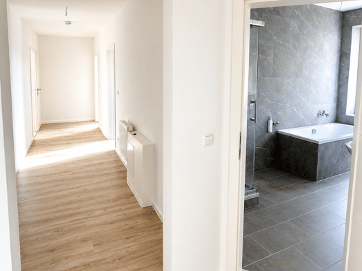 Wohnung zur Miete 705 € 3 Zimmer 106,2 m² frei ab sofort Zwickauer Straße 324 Schönau Schönau 09116