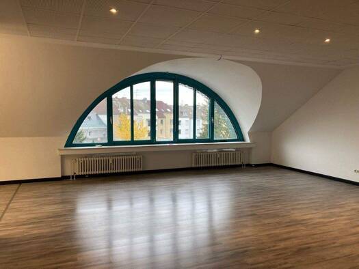 Wohnung zur Miete 745 € 2 Zimmer 102 m² Dachgeschoss, 3. Geschoss frei ab sofort Alleestr. 66 Pesch Mönchengladbach 41065