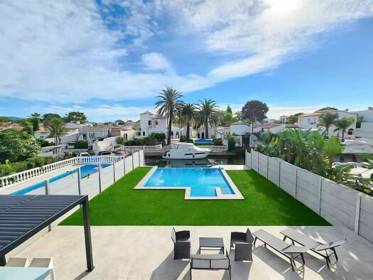 Haus zum Kauf 1.090.000 € 156 m² 500 m² Grundstück Empuriabrava 17487