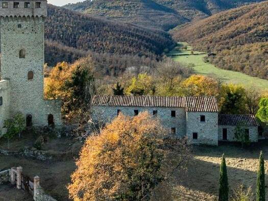 Haus zum Kauf 1.950.000 € 1.080 m² Passignano sul Trasimeno 06065