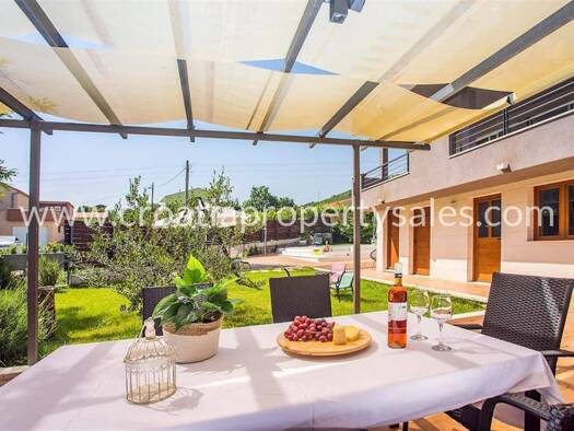 Haus zum Kauf 4 Zimmer 250 m² Omiš