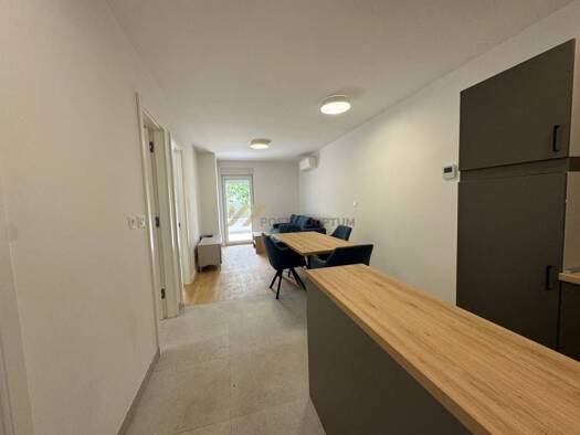 Wohnung zur Miete 900 € 2 Zimmer 41 m² Visoka