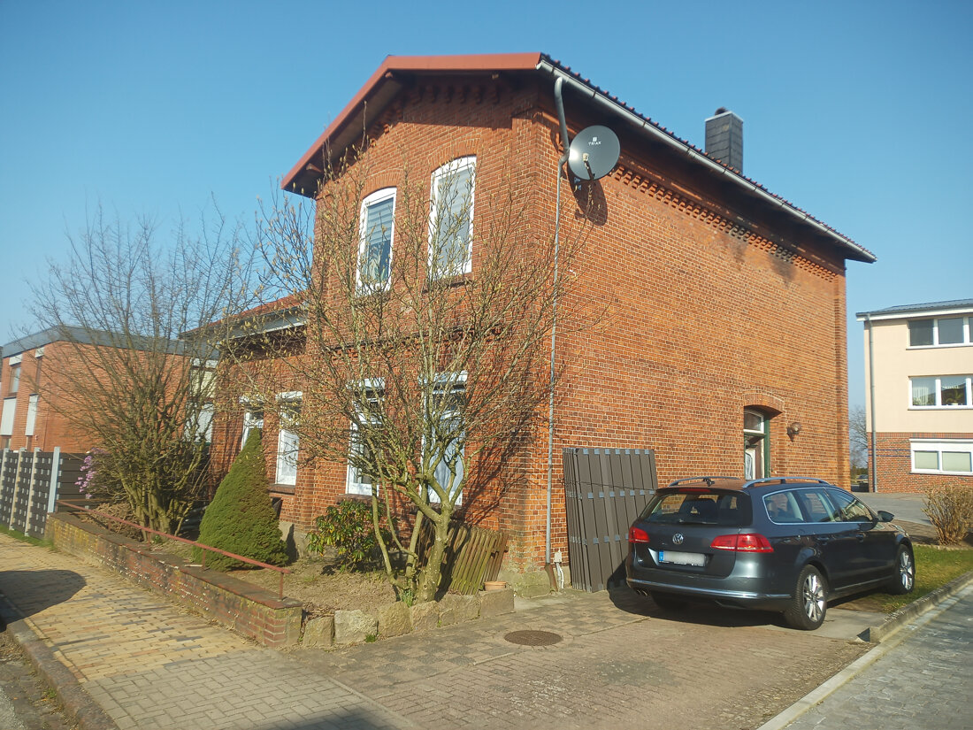 Mehrfamilienhaus zum Kauf 299.000 € 6 Zimmer 180 m²<br/>Wohnfläche 275 m²<br/>Grundstück Hohenwestedt 24594