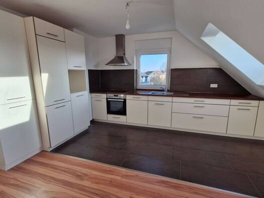 Wohnung zur Miete 900 € 2 Zimmer 70 m² Geschoss 2/3 frei ab 15.04.2026 Eltersdorf Erlangen 91058