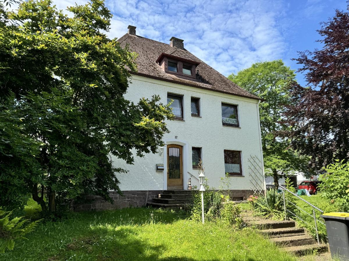 Mehrfamilienhaus zum Kauf 298.000 € 9 Zimmer 211 m²<br/>Wohnfläche 1.088 m²<br/>Grundstück Höxter - Kernstadt Höxter 37671