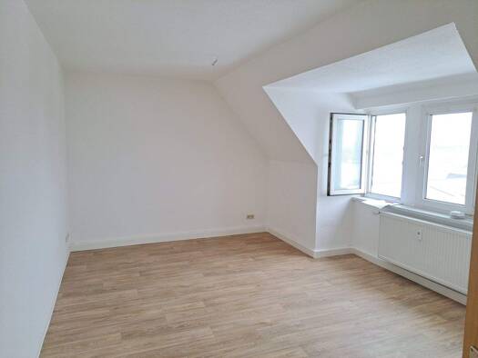 Studio zur Miete 180 € 1 Zimmer 28,3 m² 3. Geschoss frei ab sofort Pereser Straße 2 A Großpriesligk Groitzsch 04539