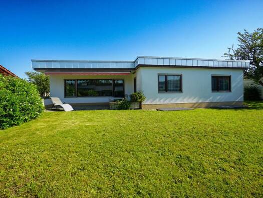 Bungalow zum Kauf 469.000 € 4,5 Zimmer 109 m² 550 m² Grundstück frei ab sofort Traunreut Traunreut 83301