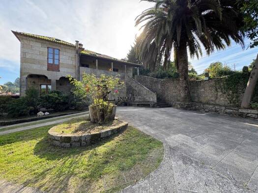 Villa zum Kauf 1.250.000 € 6 Zimmer 472 m² 3.555 m² Grundstück Pontevedra 36003