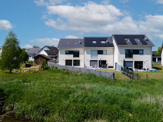 Reihenendhaus zum Kauf - Erstbezug provisionsfrei 565.000 € 5 Zimmer 148,7 m² 316,3 m² Grundstück frei ab sofort Sandsbach Herrngiersdorf 84097