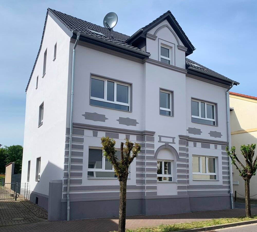 Mehrfamilienhaus zum Kauf als Kapitalanlage geeignet 649.990 € 11 Zimmer 275 m²<br/>Wohnfläche 715 m²<br/>Grundstück Neustadt-Glewe Neustadt-Glewe 19306