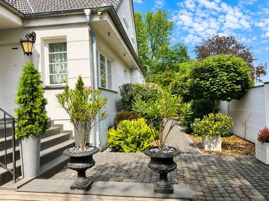 Einfamilienhaus zum Kauf 1.285.000 € 7 Zimmer 279 m² 847 m² Grundstück Isernhagen-Süd Hannover 30657