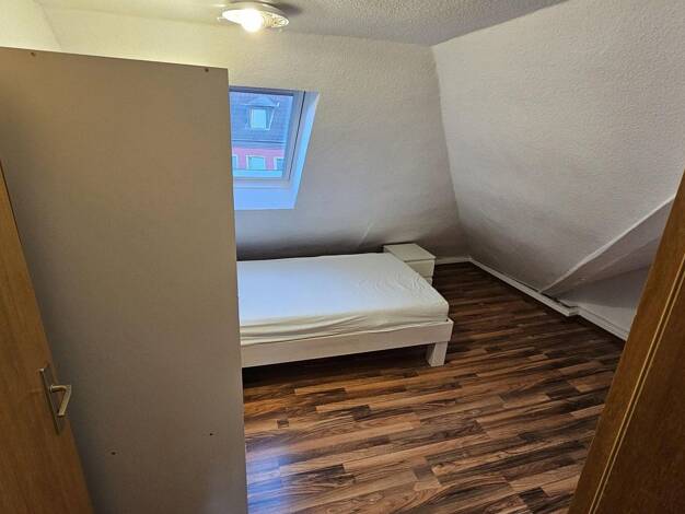 WG-Zimmer zur Miete auf Zeit 475 € 93 m² 4. Geschoss frei ab sofort Mülheimer Straße 76 Frohnhausen Essen 45145