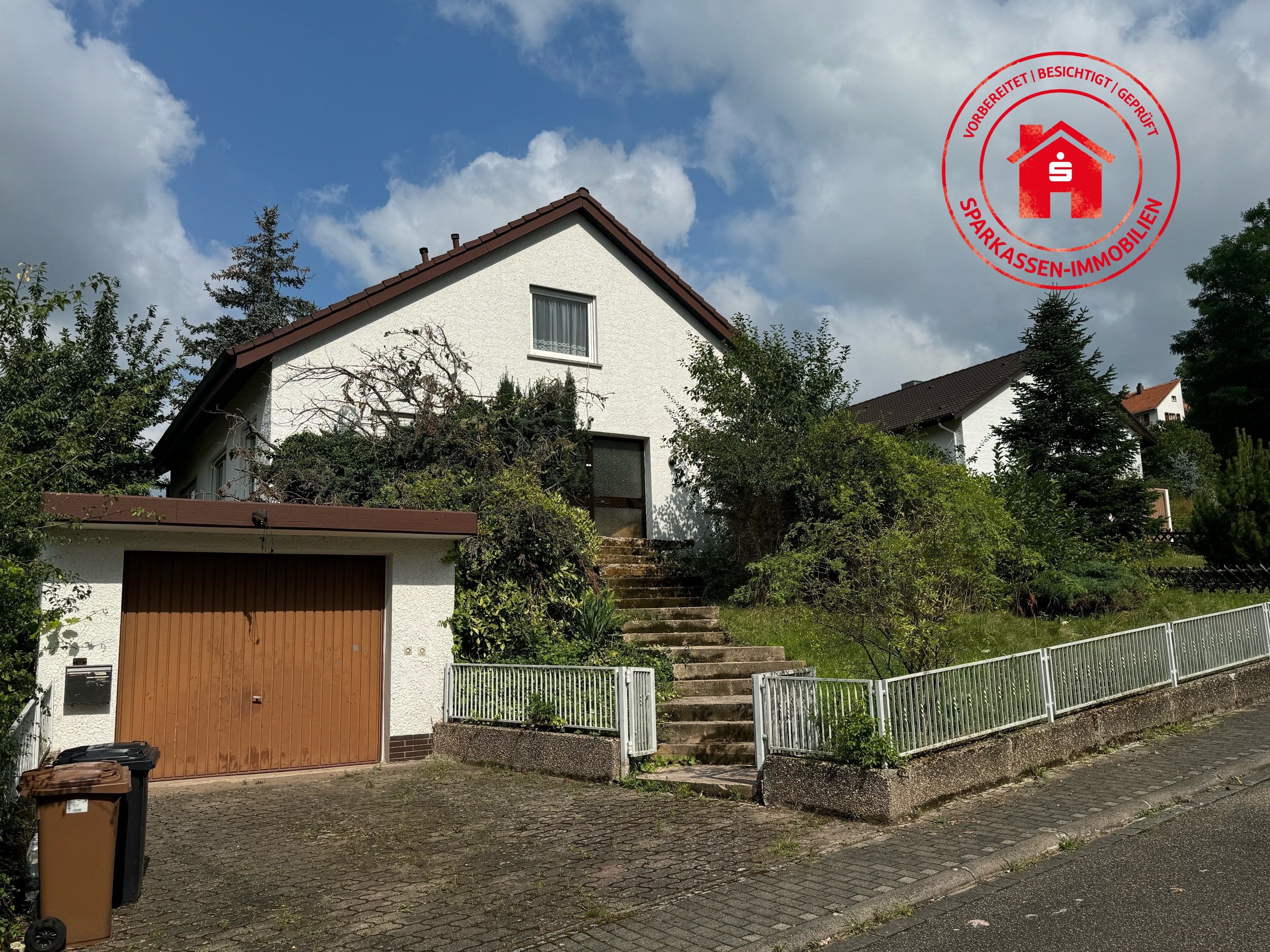 Einfamilienhaus zum Kauf 350.000 € 9 Zimmer 210 m²<br/>Wohnfläche 953 m²<br/>Grundstück ab sofort<br/>Verfügbarkeit Kreuzwertheim Kreuzwertheim 97892