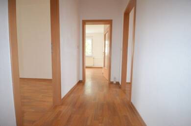 Wohnung zur Miete 335 € 3 Zimmer 56,5 m² 3. Geschoss Dresdner Straße 2 Weida Riesa 01587