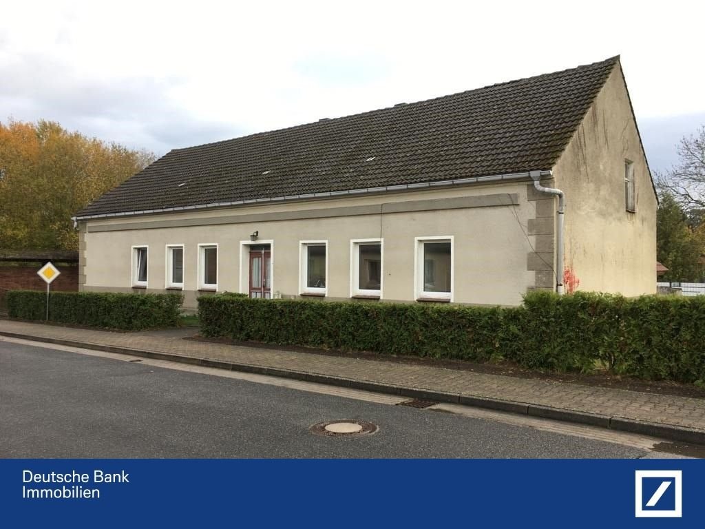 Einfamilienhaus zum Kauf provisionsfrei 45.000 € 8 Zimmer 167 m²<br/>Wohnfläche 700 m²<br/>Grundstück Bartow Bartow 17089