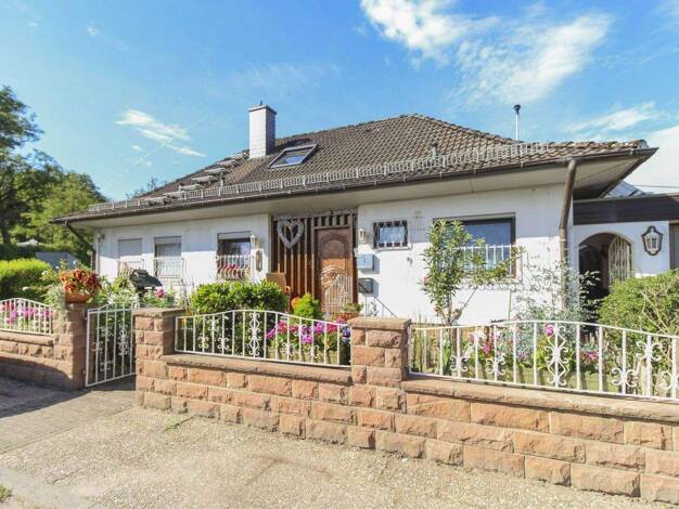 Mehrfamilienhaus zum Kauf als Kapitalanlage geeignet 469.000 € 10 Zimmer 292,8 m² 908 m² Grundstück Hilsenhain Heiligkreuzsteinach 69253