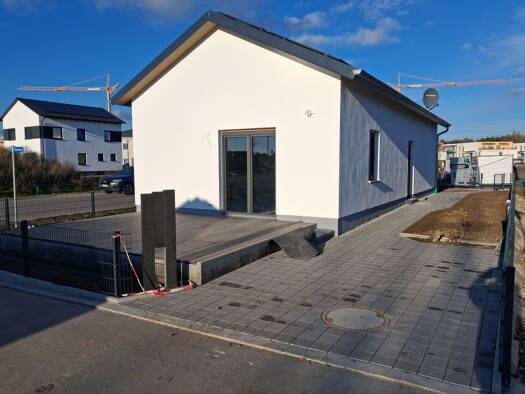 Bungalow zur Miete 1.200 € 3 Zimmer 83 m² 250 m² Grundstück frei ab 01.03.2026 Abensberg 93326