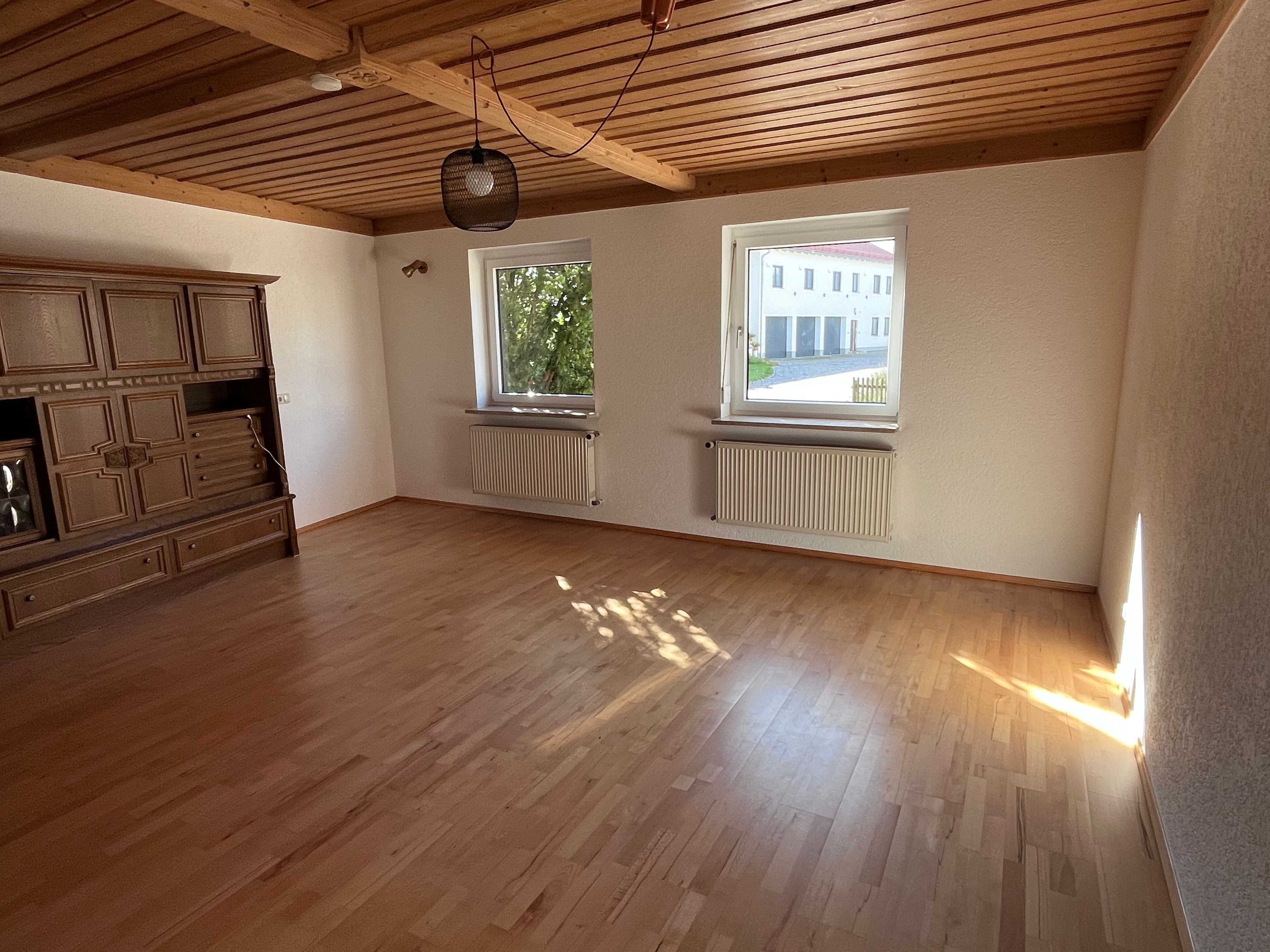 Wohnung zur Miete 990 € 5 Zimmer 119,7 m²<br/>Wohnfläche EG<br/>Geschoss ab sofort<br/>Verfügbarkeit Siegenburger Str. 24 Niederumelsdorf Siegenburg 93354