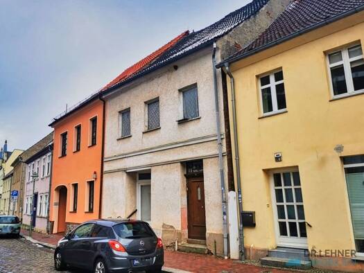 Stadthaus zum Kauf 20.000 € 5 Zimmer 130 m² 229 m² Grundstück Altentreptow 17087